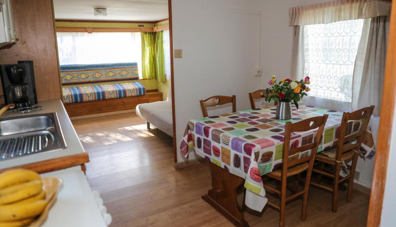 Camping Les Acacias Hotel Saint-Paulet-de-Caisson Exterior foto