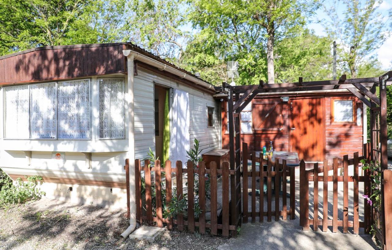 Camping Les Acacias Hotel Saint-Paulet-de-Caisson Exterior foto